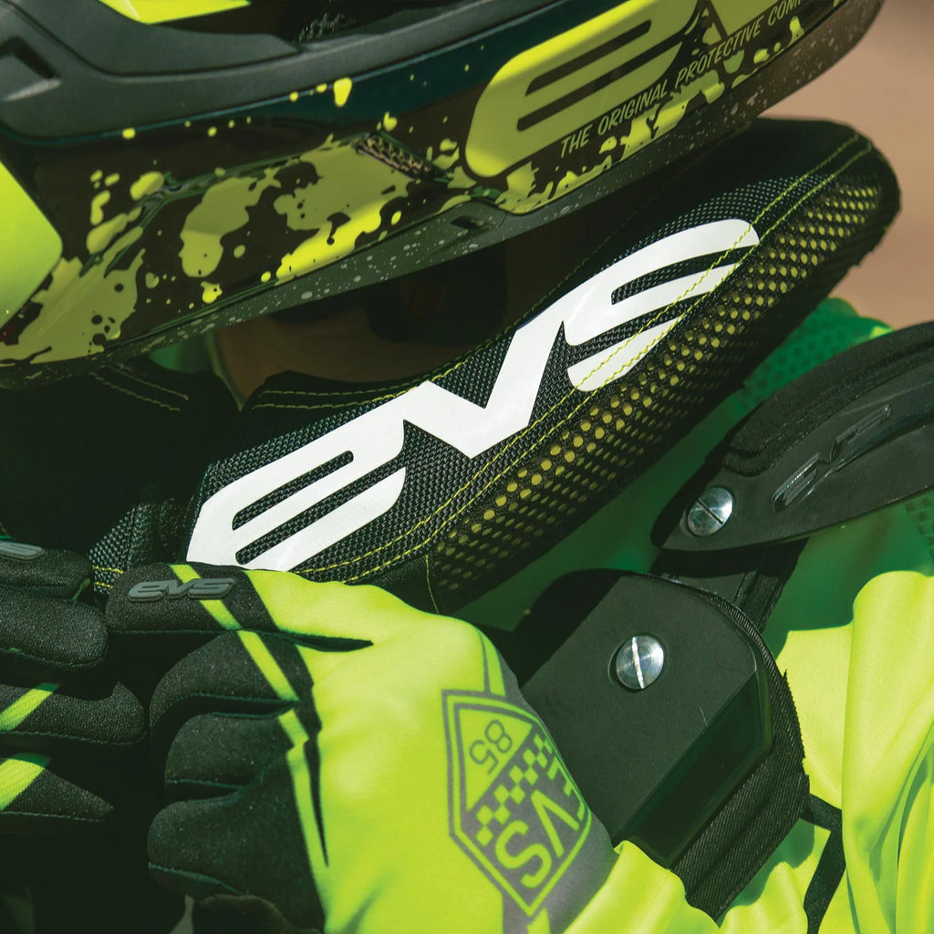 EVS R2 Race Collar (Black/Hi-Vis Yellow Size:Youth)